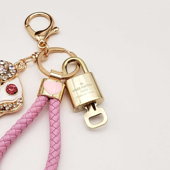 Authentic Louis Vuitton Lock & Key with unbranded Bagcharm, Keycharm 121825 - Picture 7 of 10